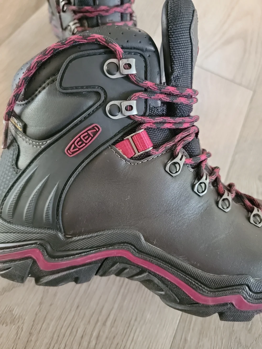 KEEN Women’s Hiking Boots 6.5 LIBERTY Ridge WP Waterproof Black 1013991 EUC
